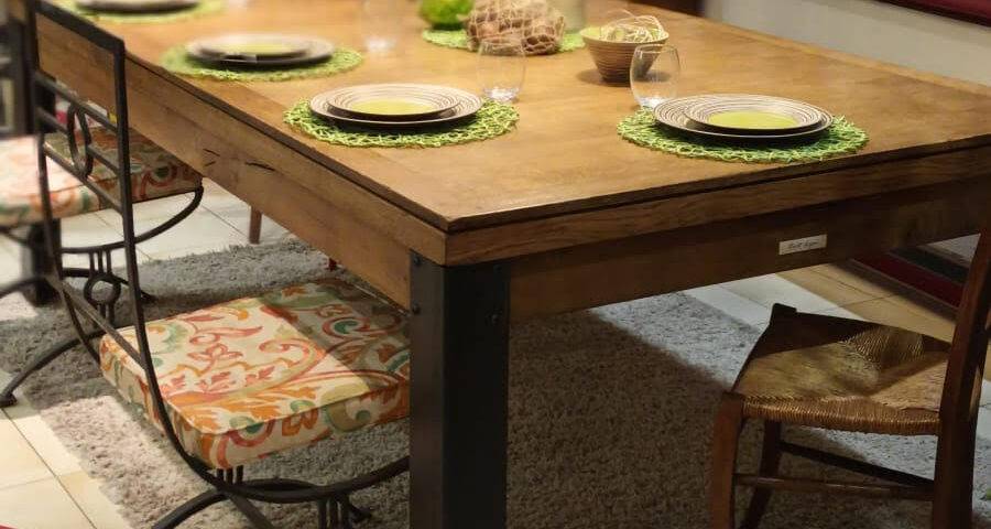 billard rivet avec plateau table et assiettes